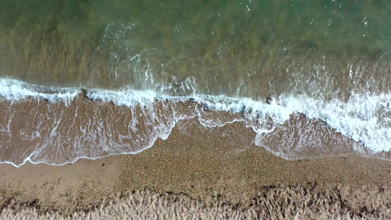 海滩和大海的鸟瞰图视频素材