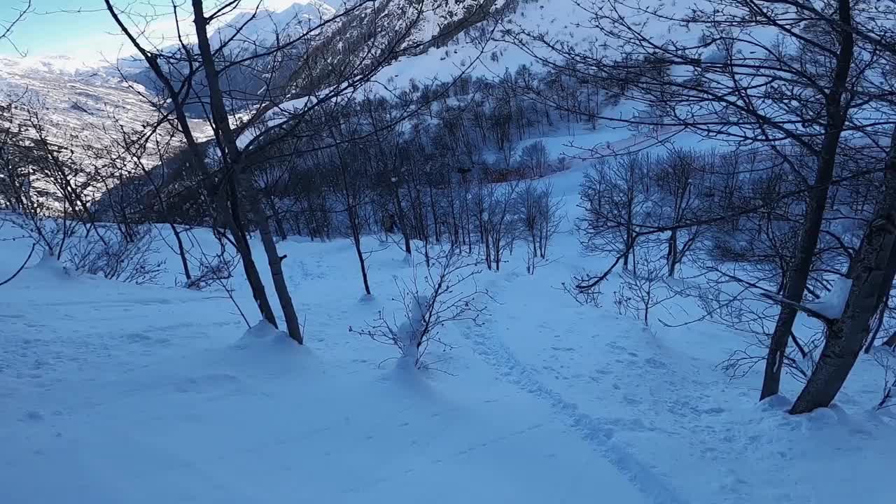 在意大利阿尔卑斯山免费滑雪，头盔POV视频素材