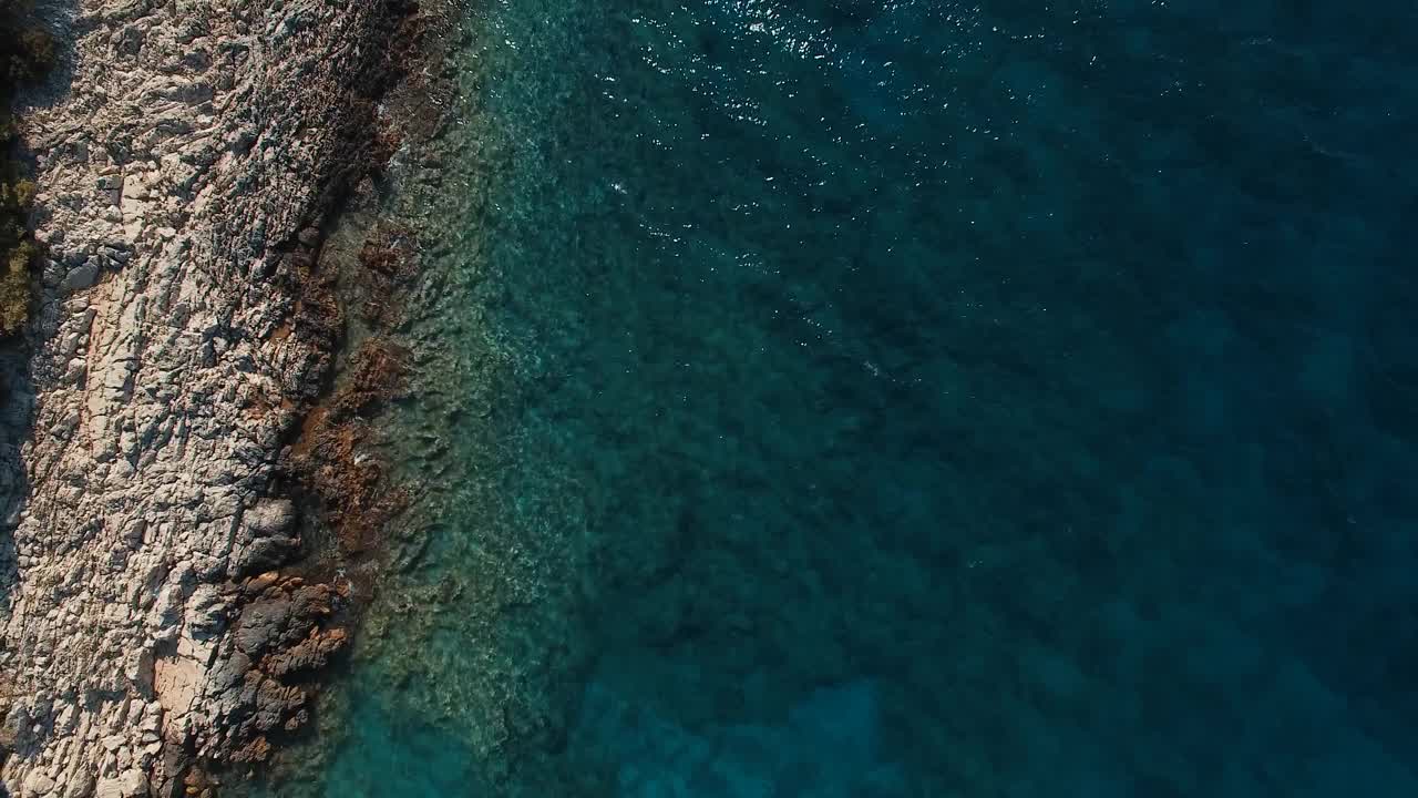 美丽的亚得里亚海海岸鸟瞰图视频素材