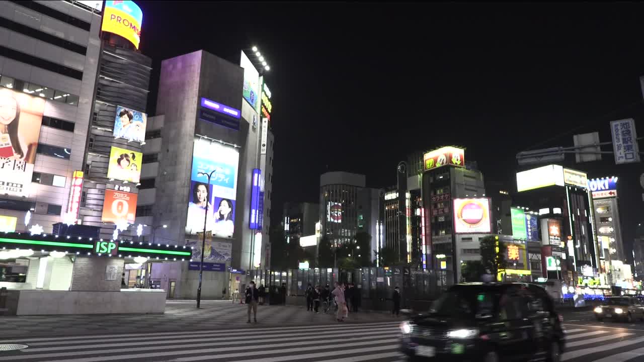 日本东京，JR池袋街的夜晚视频素材