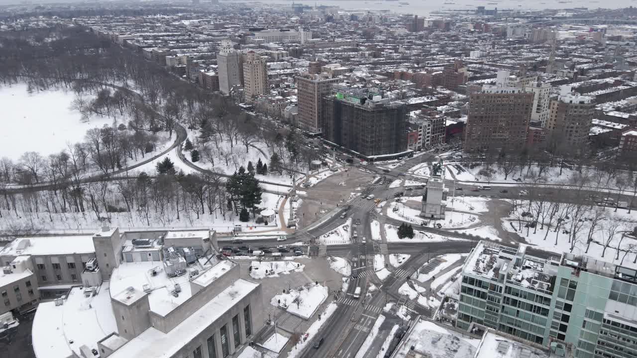 布鲁克林的大军队广场在冬天的鸟瞰图视频素材