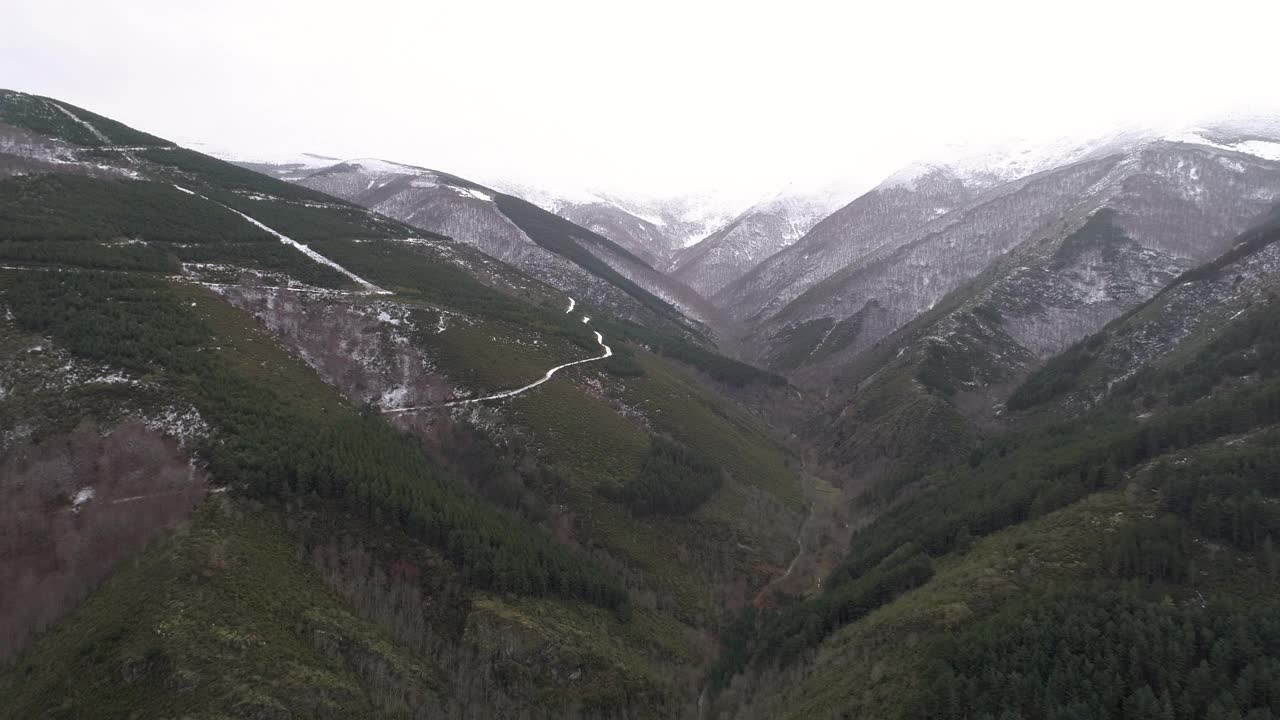 山上的雨视频下载