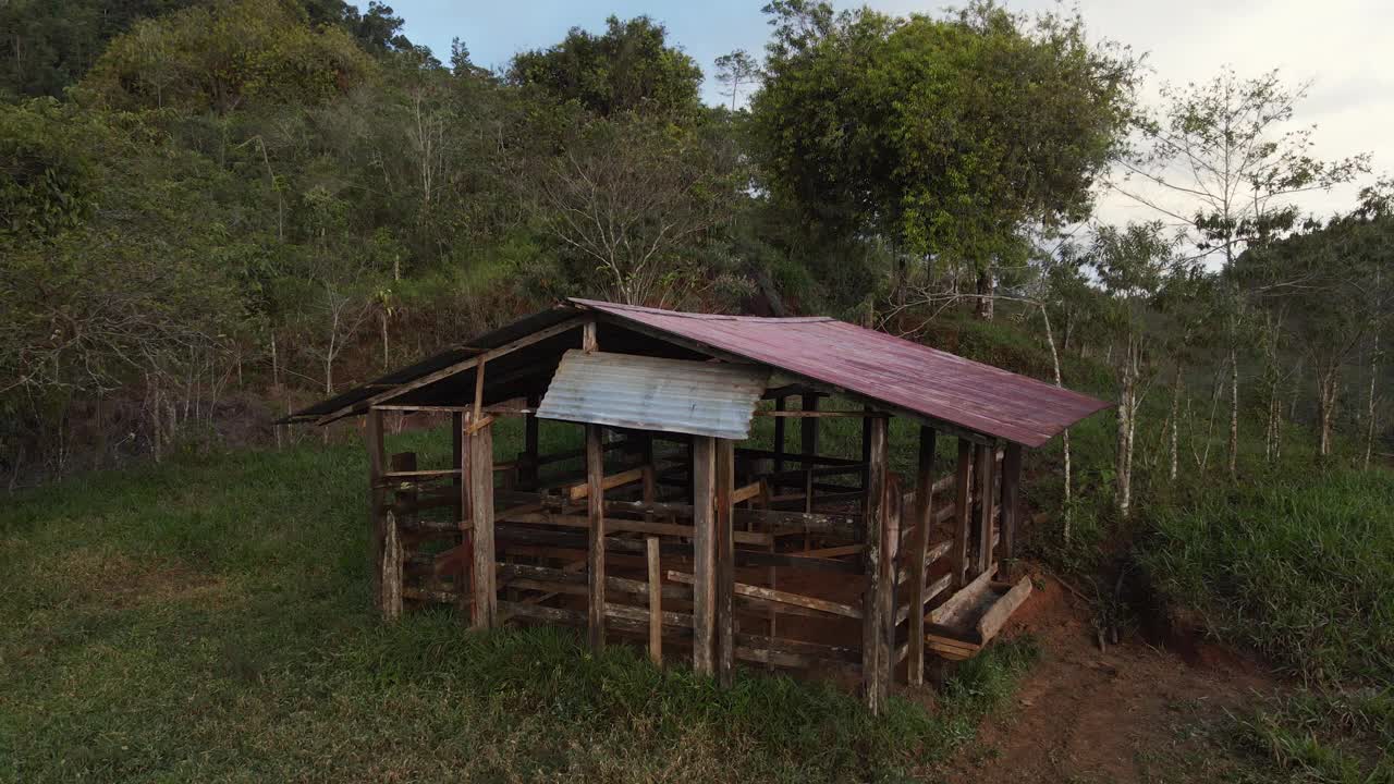 稳定在山顶前的山景视频素材