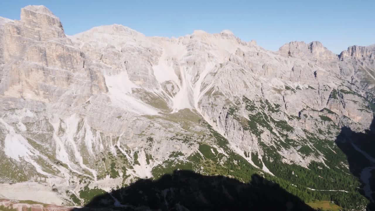 Tofana di Rozes山周围的山峰。意大利科尔蒂纳丹佩佐附近的白云石山。视频素材