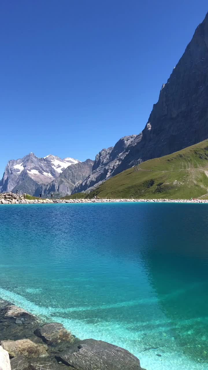 法尔波登湖，艾格和Mönch山的背景视频素材