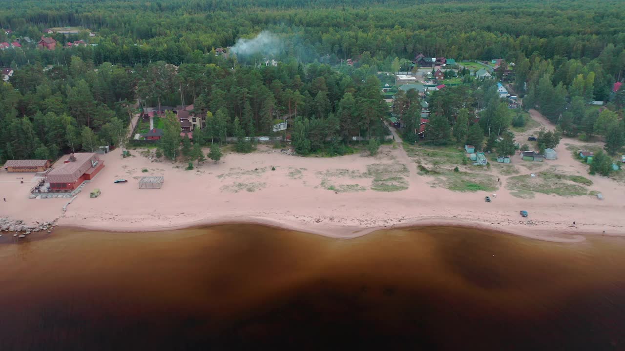 拉多加湖海岸线的航拍。北部风景视频素材