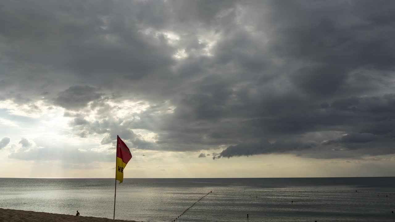 海上有雷雨视频素材