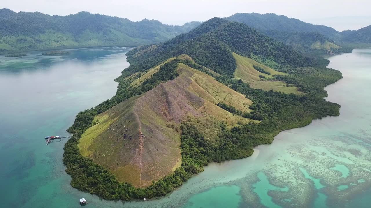 亭本马塔岛鸟瞰图，森本那岛，沙巴-婆罗洲视频素材