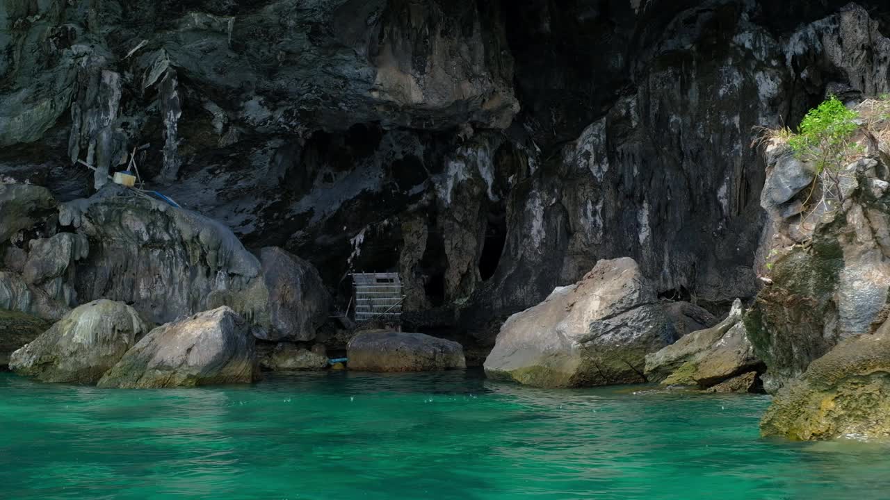 从泰国皮皮岛乘船旅行。视频素材