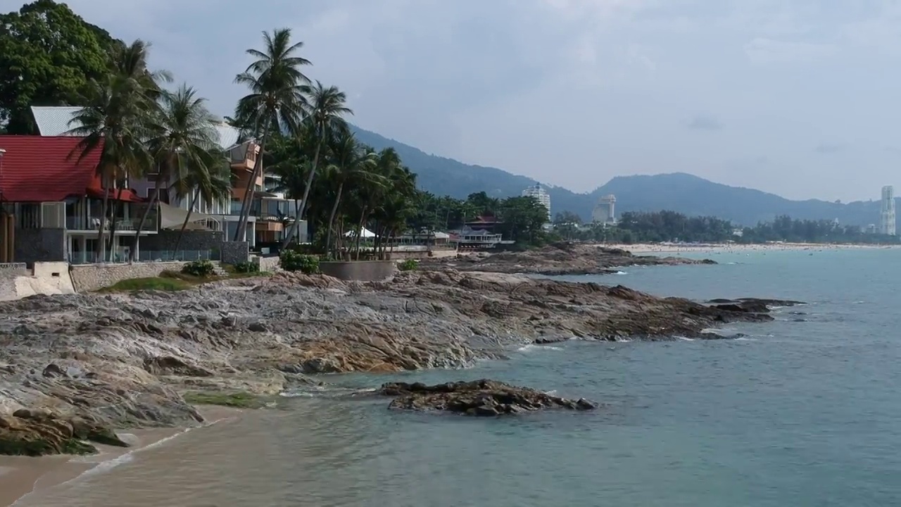 巴东海滩和北岩泰国普吉岛全景鸟瞰图视频素材