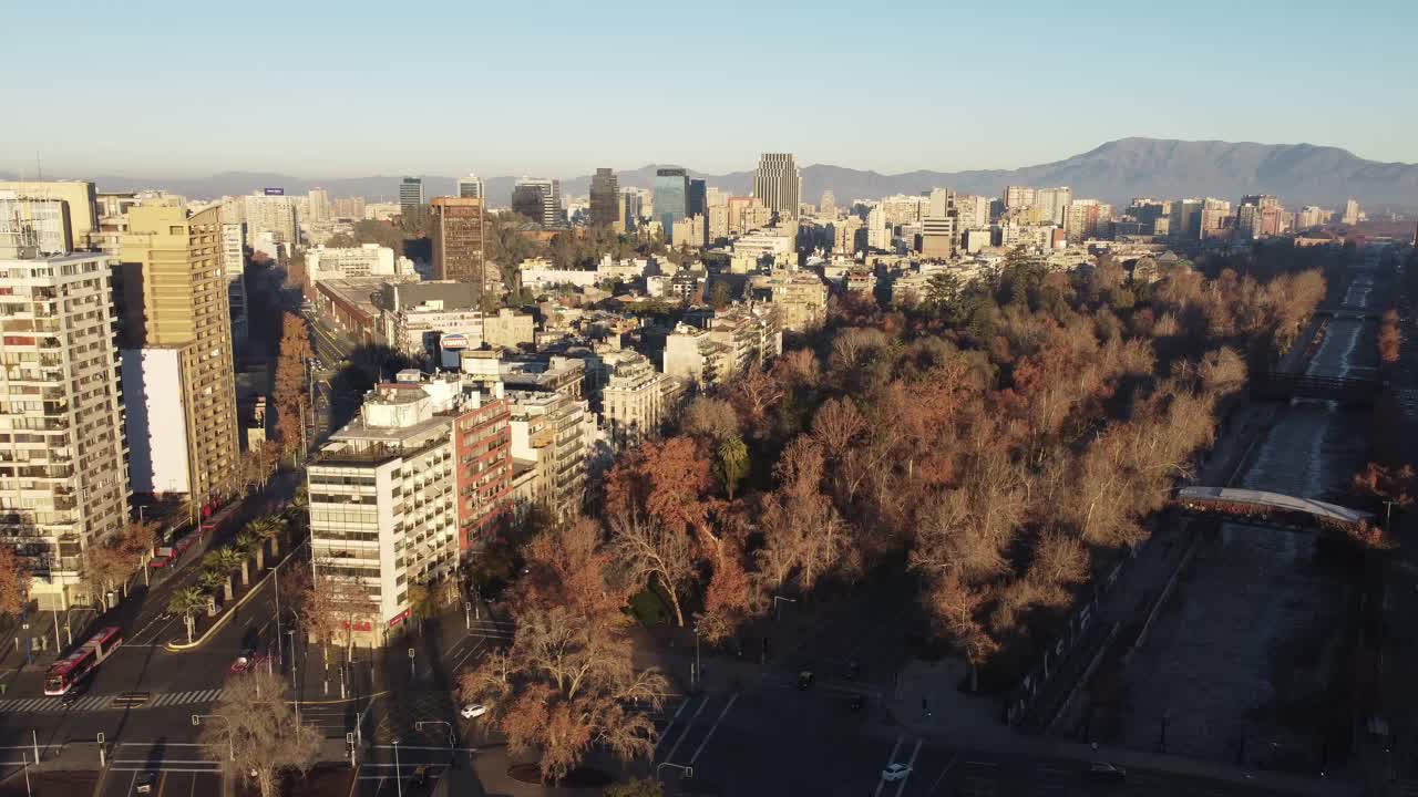 鸟瞰图森林公园在圣地亚哥市中心视频素材