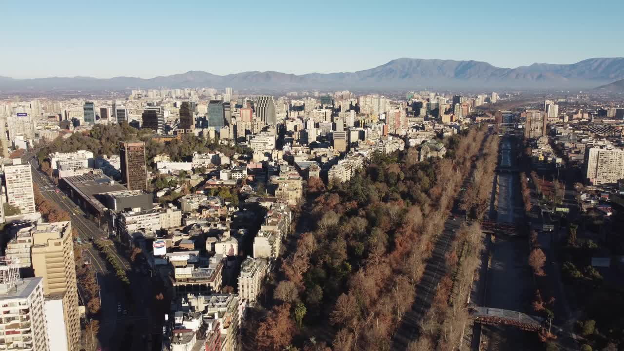 鸟瞰图森林公园在圣地亚哥市中心视频素材