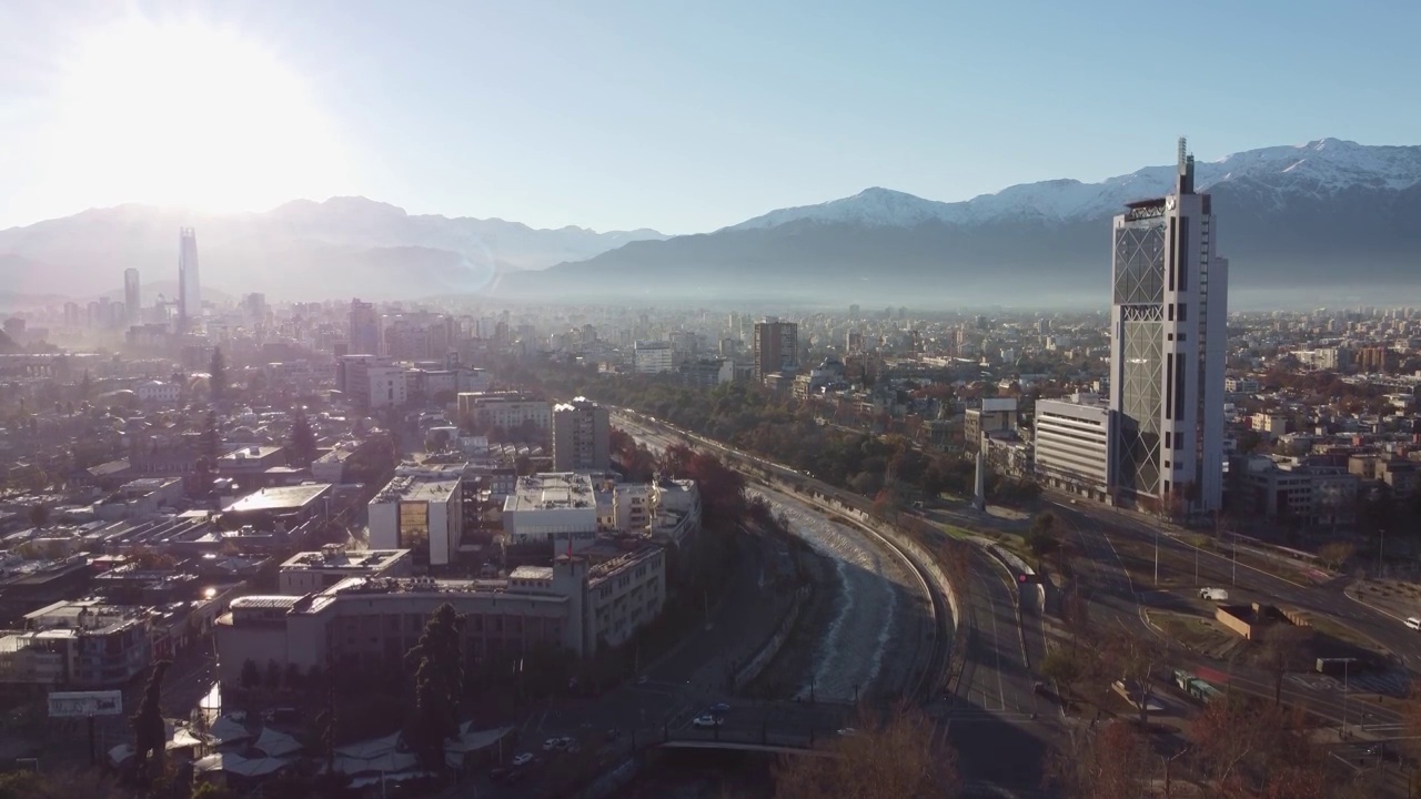 鸟瞰图的圣地亚哥在一个冬天的早晨视频素材