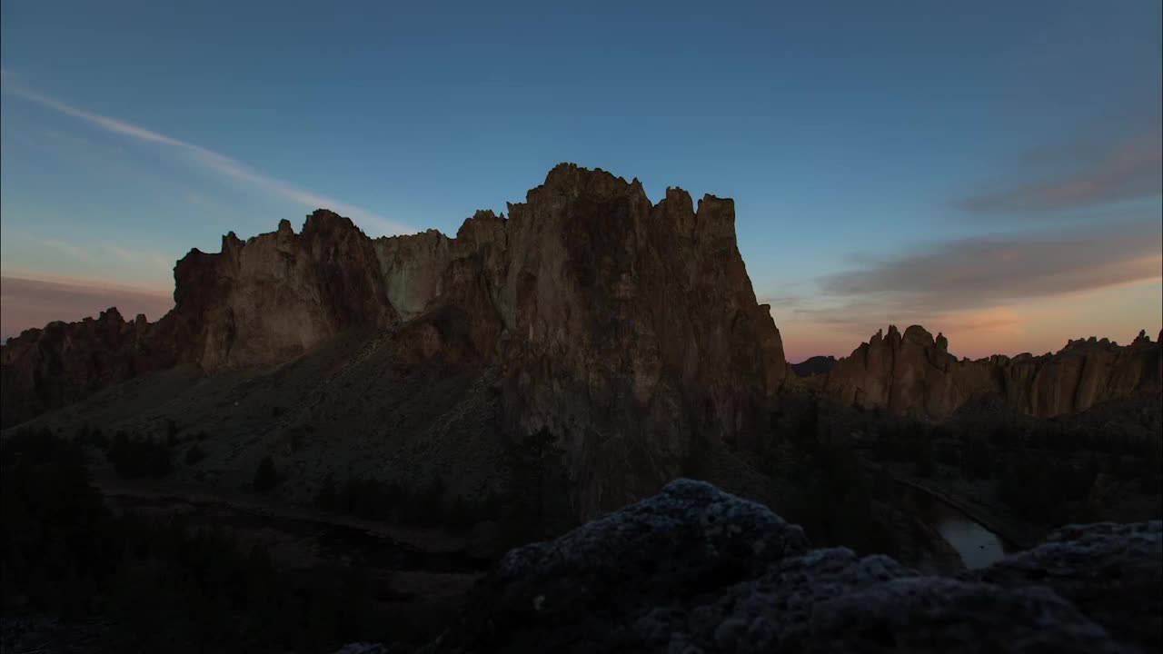 时间流逝风景河在岩石形成在史密斯岩石国家公园视频素材