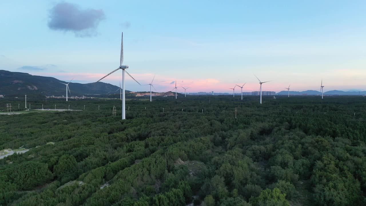 农场风电场景色在暮色中视频素材