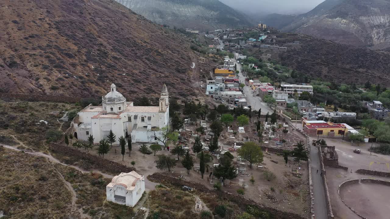 在圣路易斯的真实的卡托斯的无人机视图Potosí。墨西哥旅游目的地4K视频。视频素材