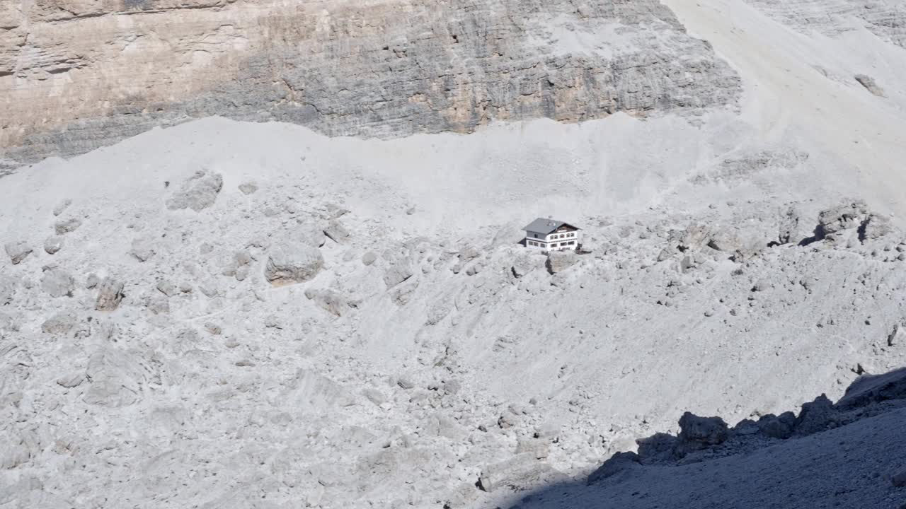 高山景观和高山小屋的白云石，Tofane集团，意大利，欧洲视频素材