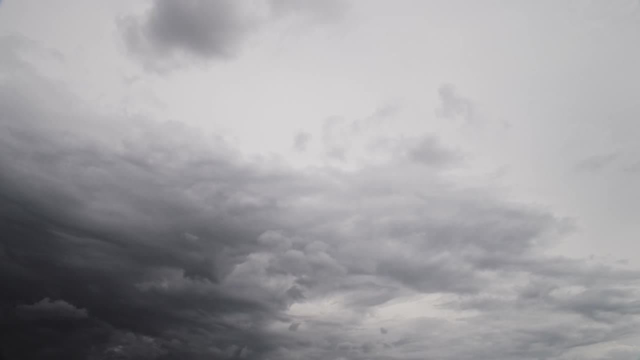 雷雨云在时间流逝中形成视频素材