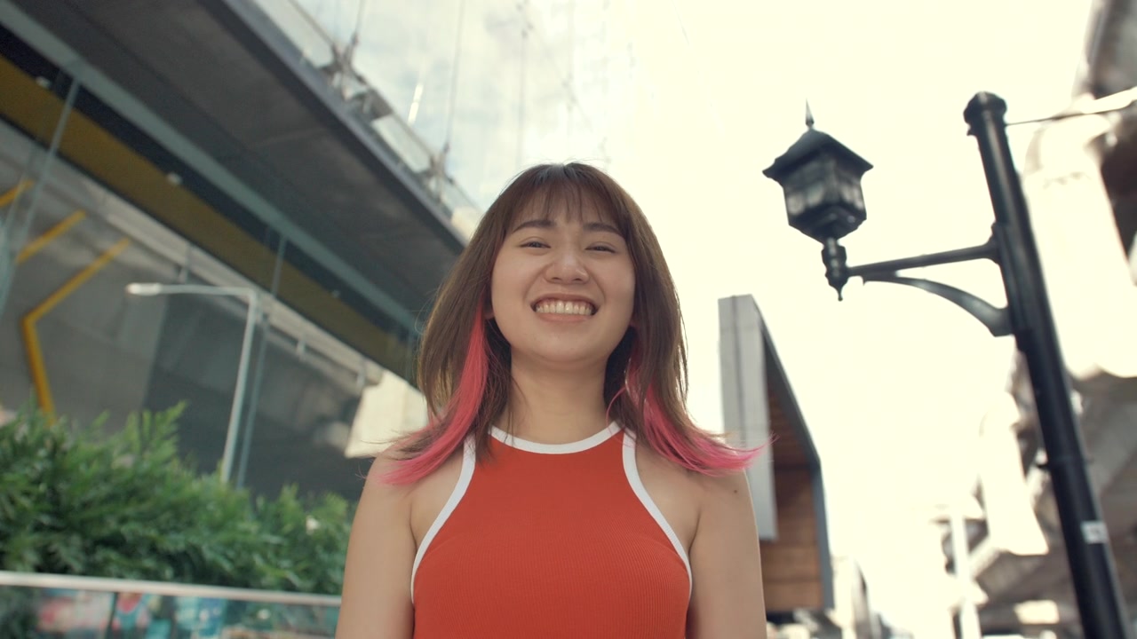 亚洲潮人画像视频素材画面3
