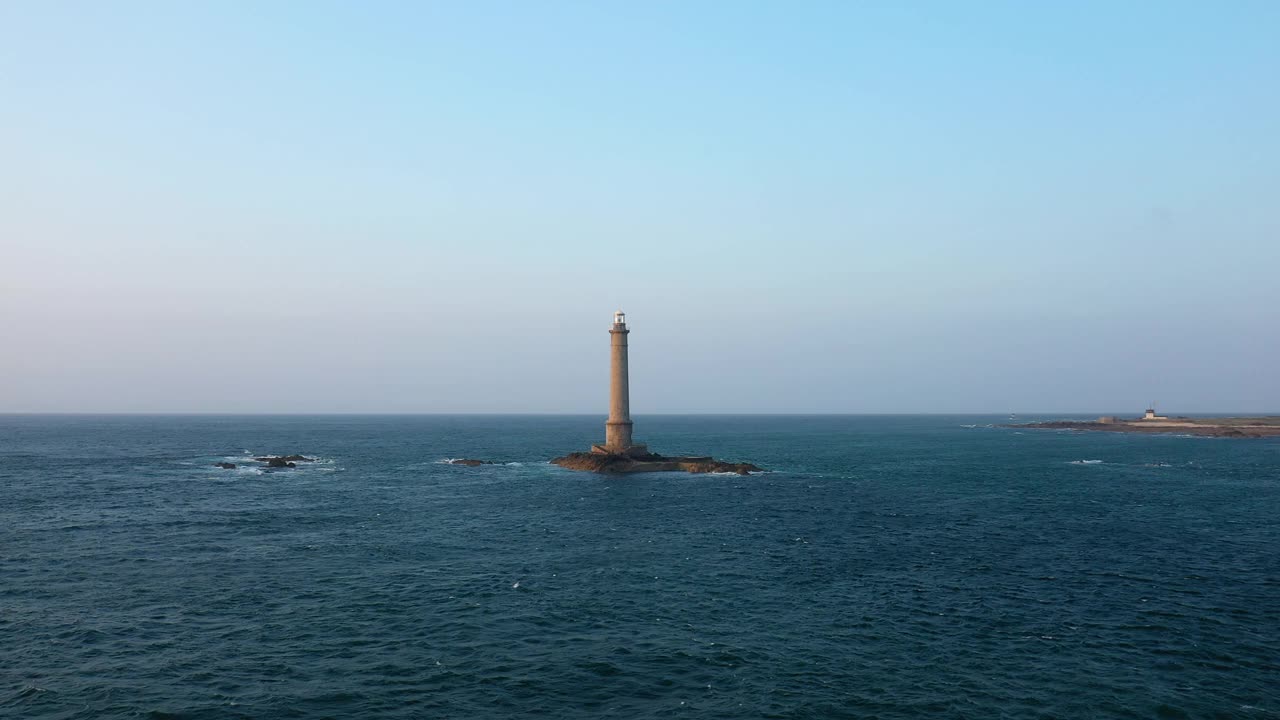 夏天，从法国的诺曼底遥望黑格角的灯塔，朝向黑格和瑟堡。视频素材