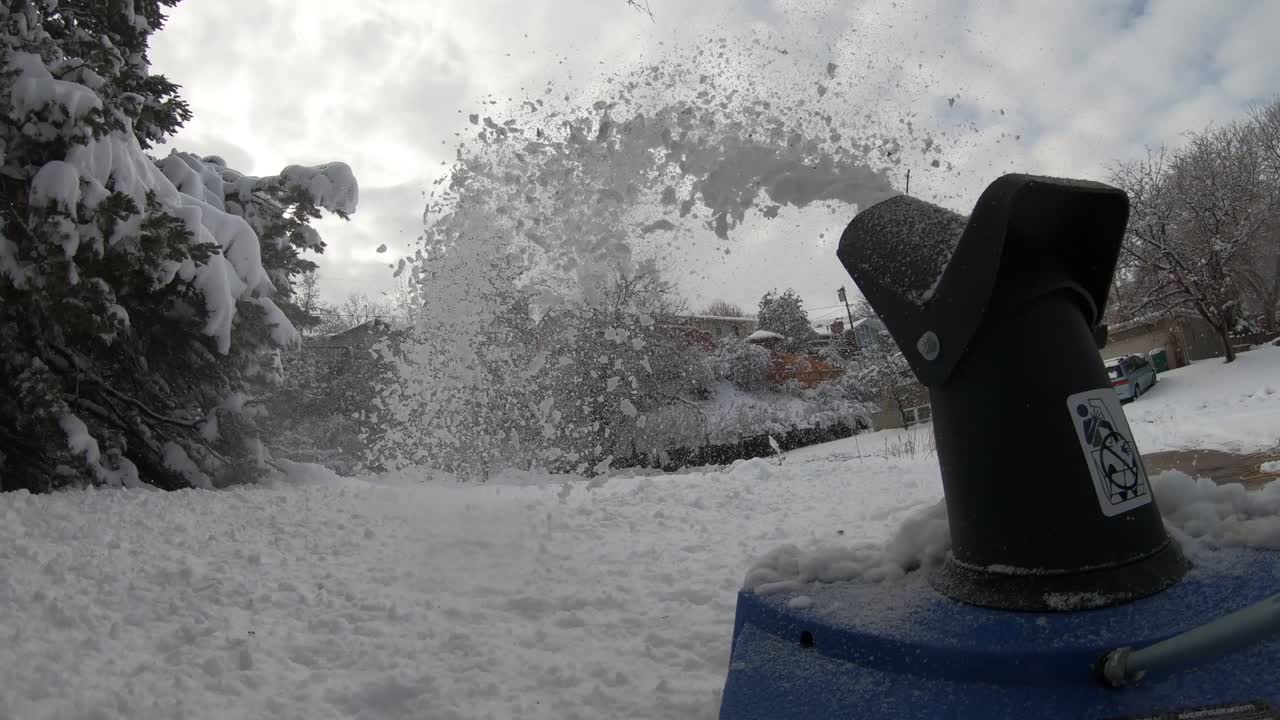 吹雪机扫雪视频素材