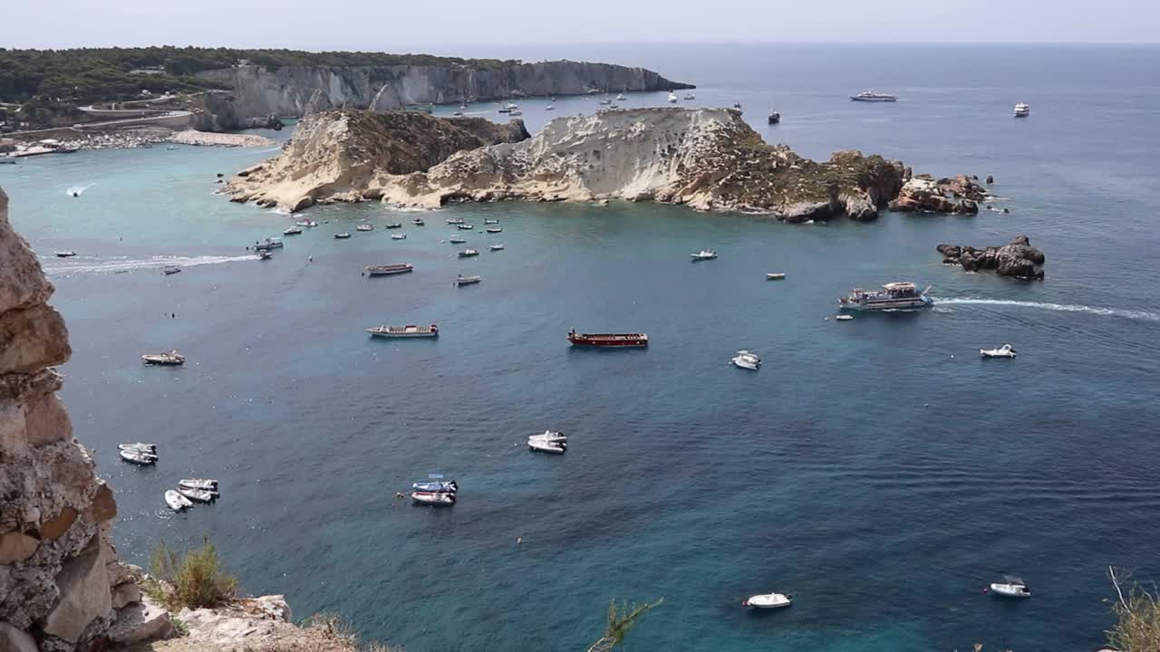 特雷米蒂群岛-从巴迪亚利城堡的船只全景视频素材