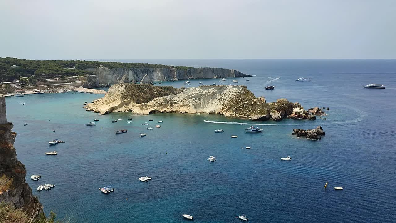 特雷米蒂群岛-从巴迪亚利城堡概述岛屿视频素材