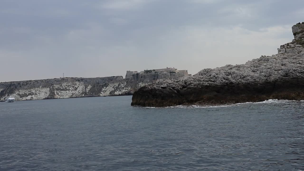 特雷米蒂群岛-从船上俯瞰钻石角视频素材