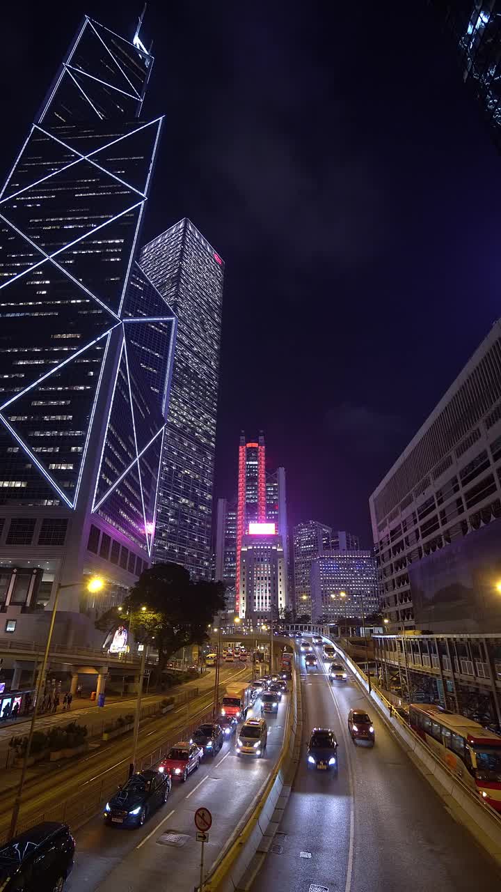 夜间，港岛中央商务区的交通视频素材