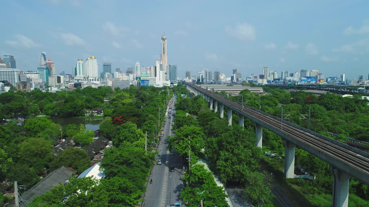 鸟瞰曼谷市中心，包括捷运线泰国视频素材