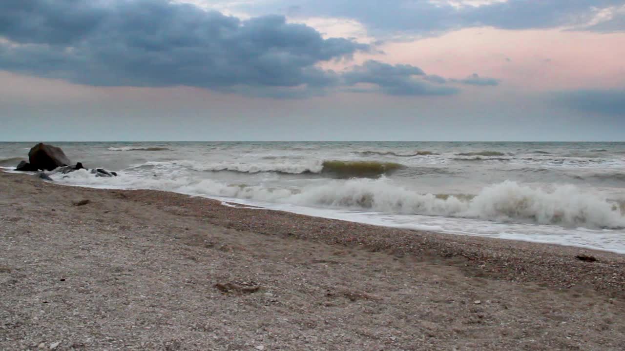 暴风雨天气下的海洋景观视频素材