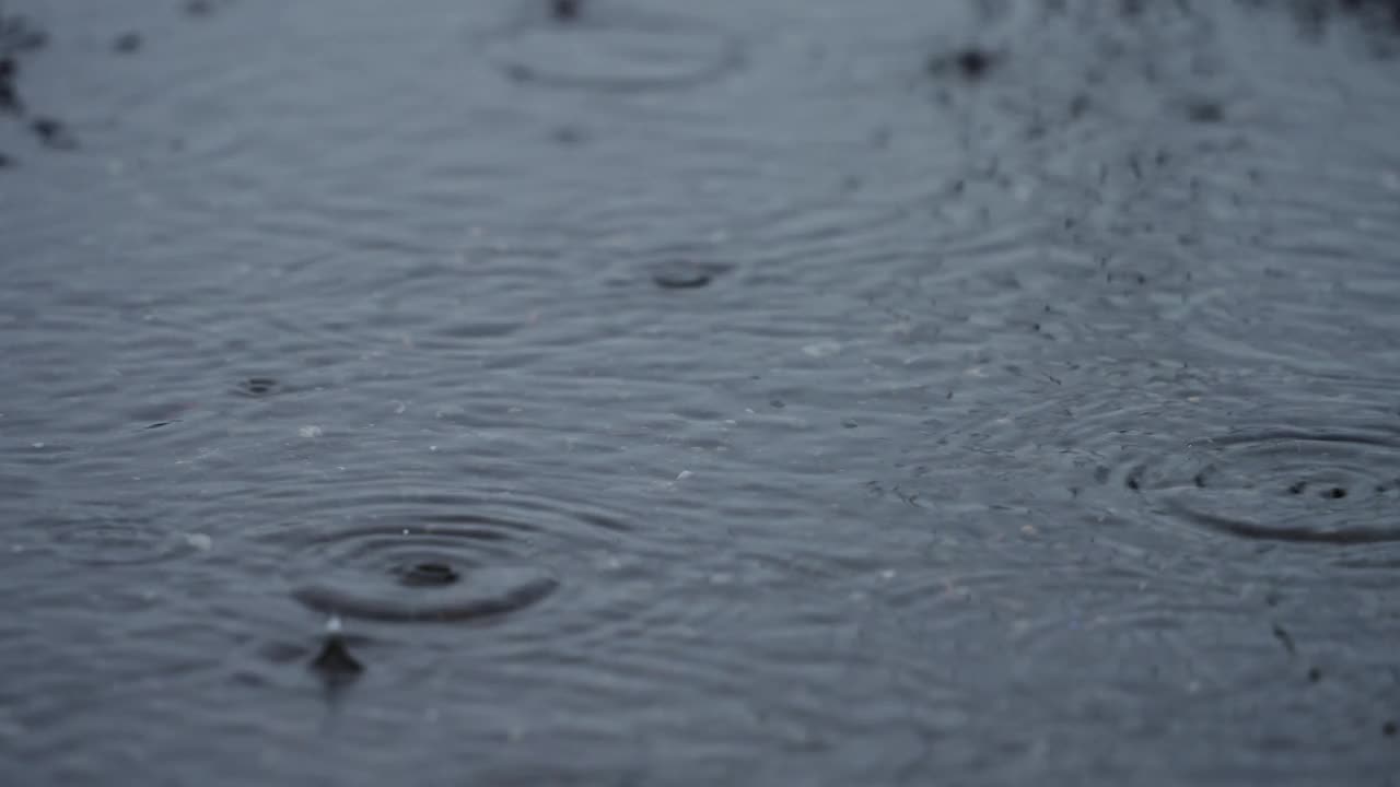 涟漪的雨视频素材