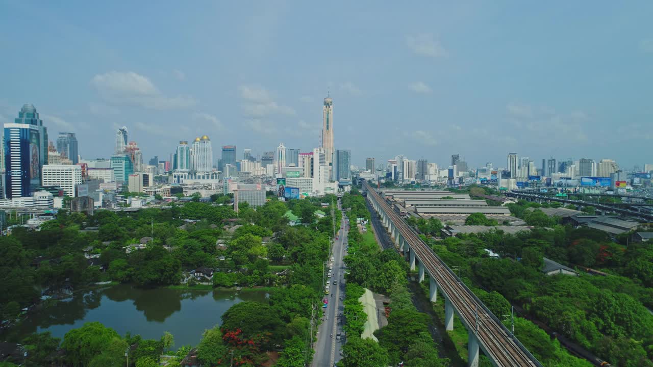 鸟瞰曼谷市中心，包括捷运线泰国视频素材