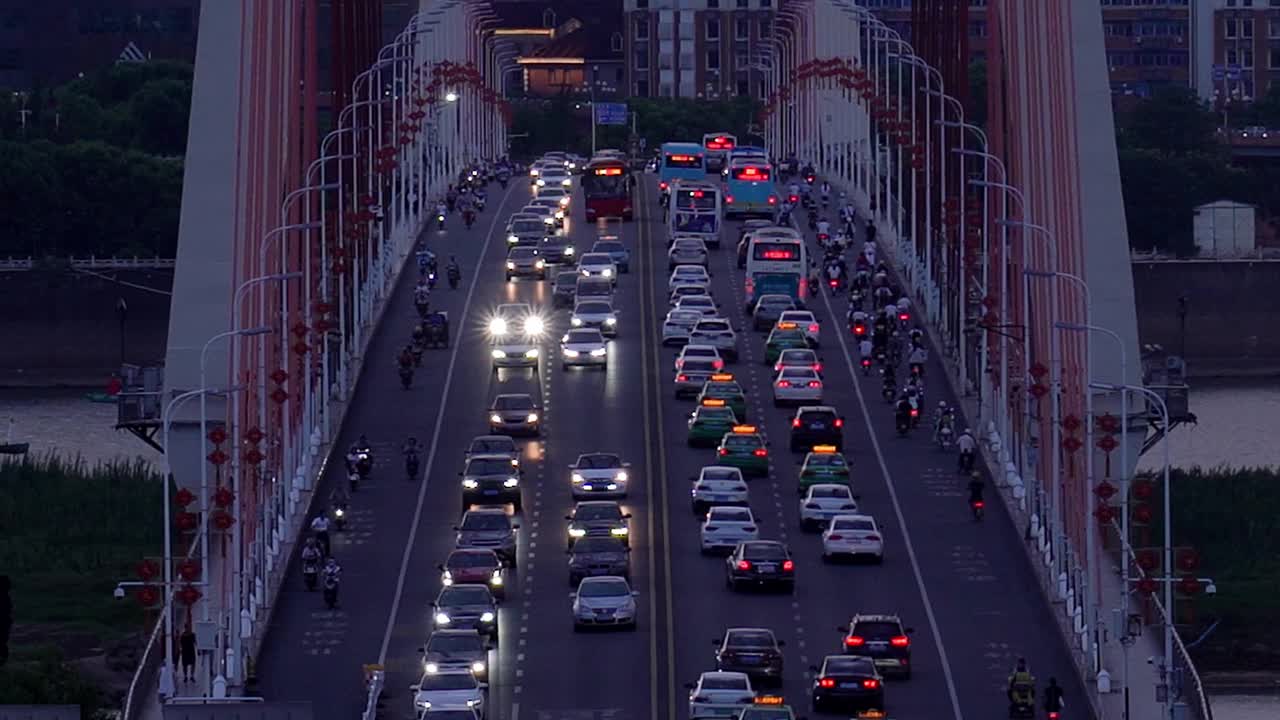 夜景大桥高速公路车辆繁忙视频素材