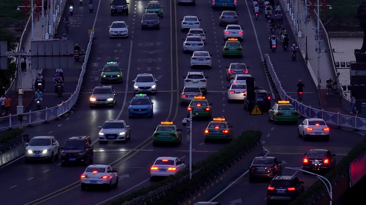 夜景大桥高速公路车辆繁忙视频素材