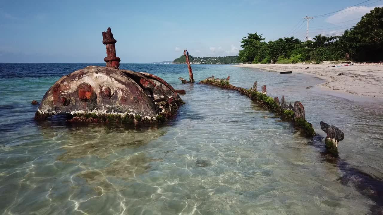 牙买加海滩上的海难无人机鸟瞰图视频素材