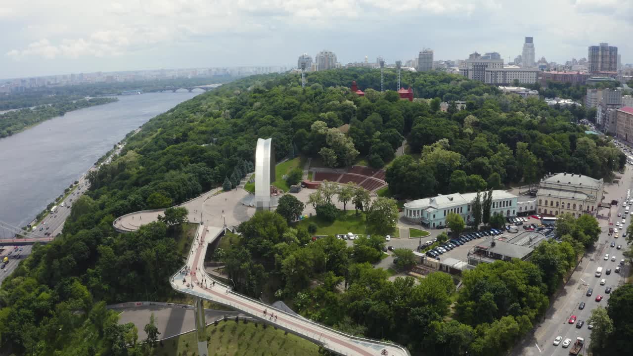 基辅鸟瞰图。市中心附近的美丽街道。视频素材