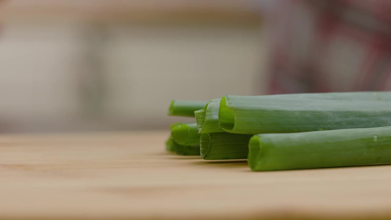 美味食物厨师手切蔬菜刀视频素材