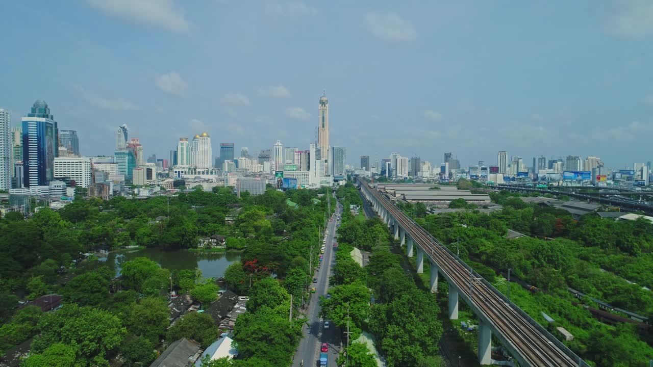 鸟瞰曼谷市中心，包括捷运线泰国视频素材