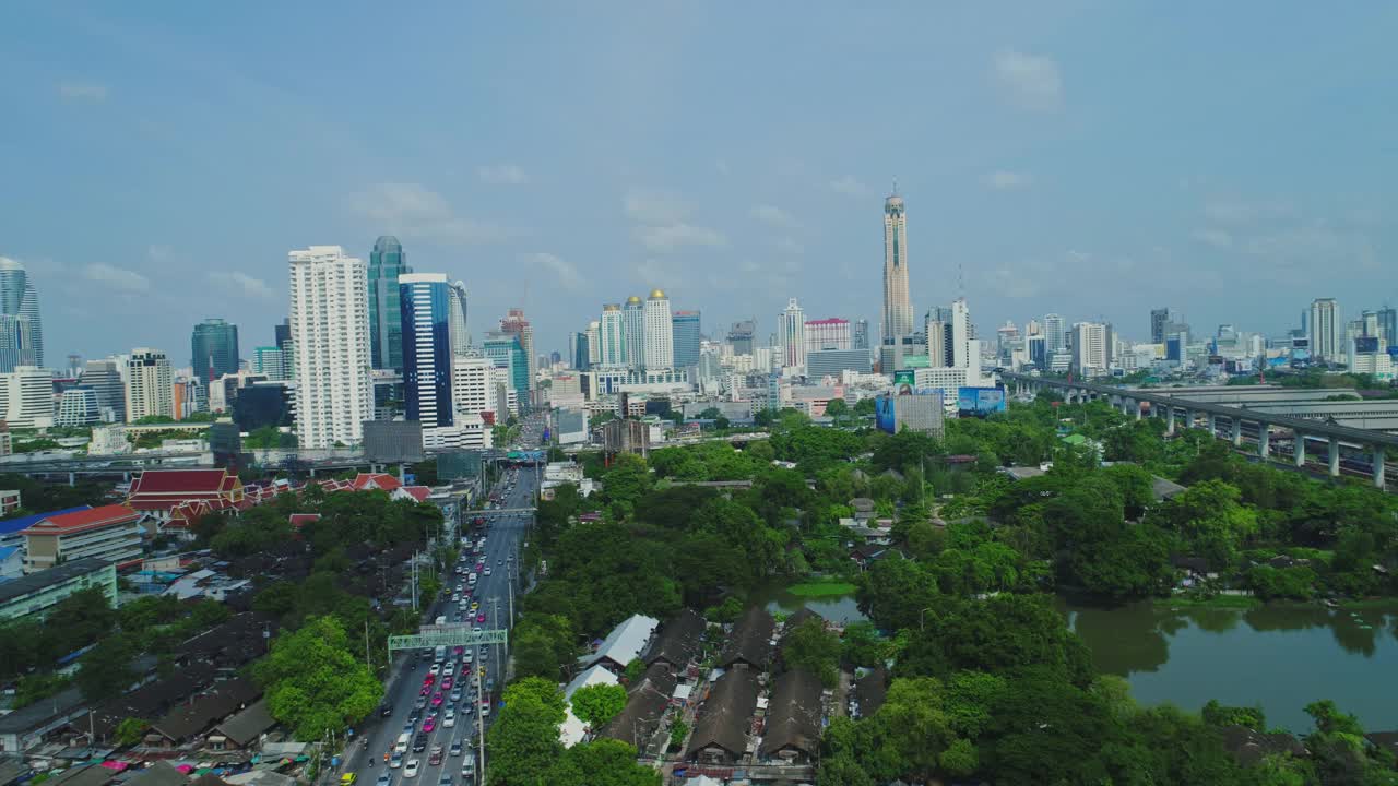 鸟瞰曼谷市中心，包括捷运线泰国视频素材