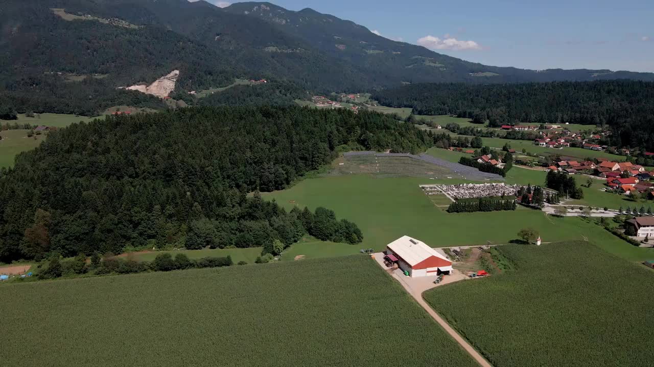 斯洛文尼亚有小村庄的农村地区视频素材