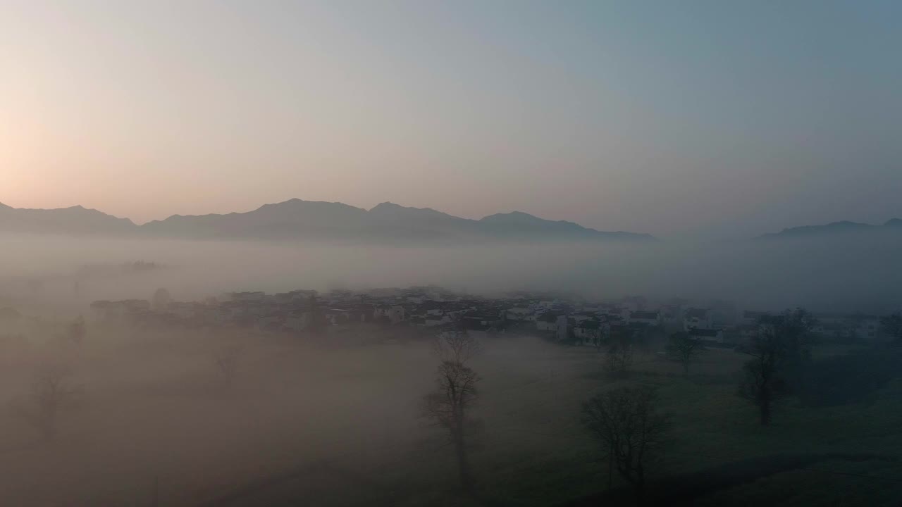 中国安徽鲁村的乡村景观，云海视频素材