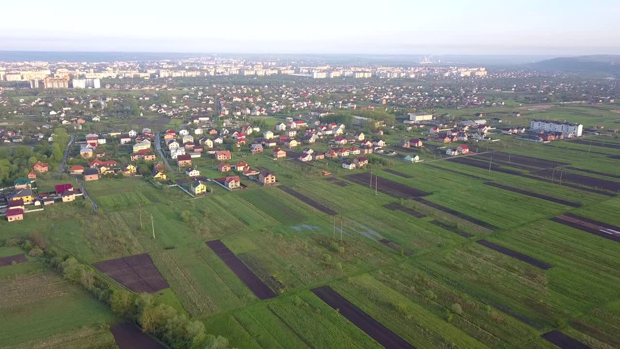 城市住宅区的顶部鸟瞰图。视频素材