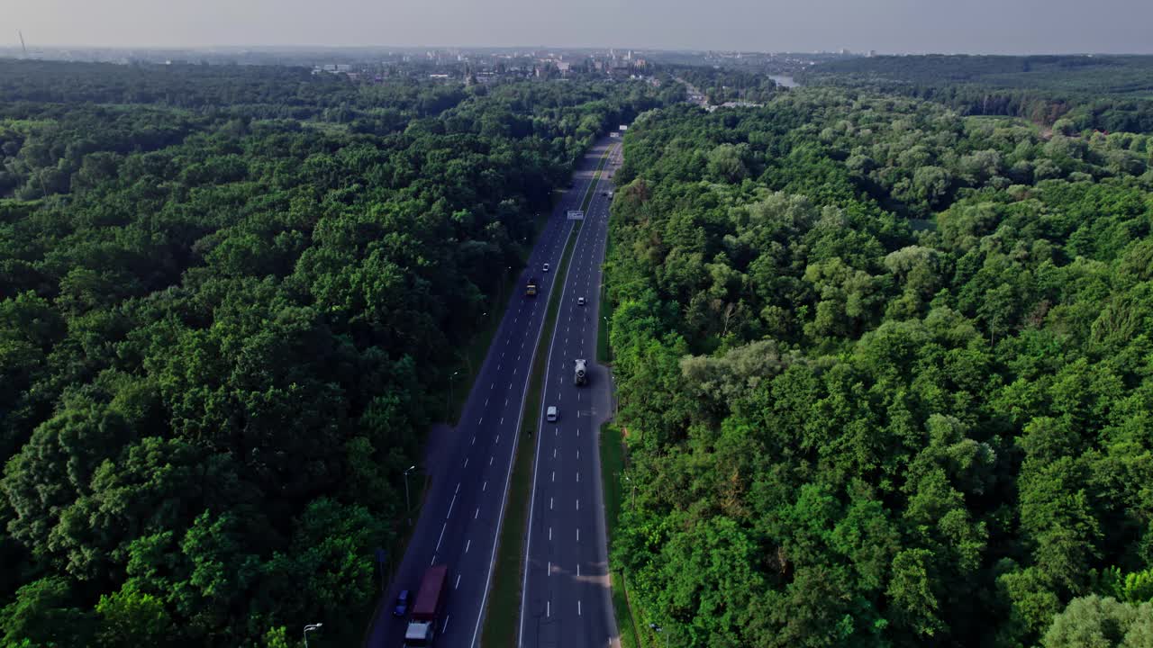 高速公路多层次的连接公路，车辆移动视频素材