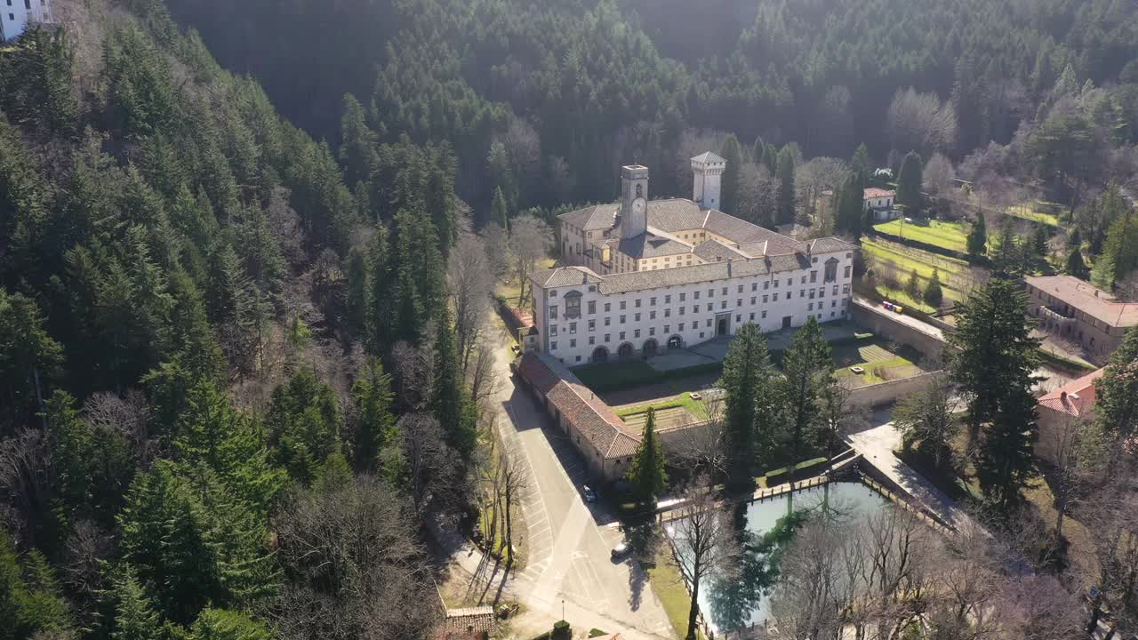 意大利托斯卡纳的瓦隆布罗萨修道院视频素材