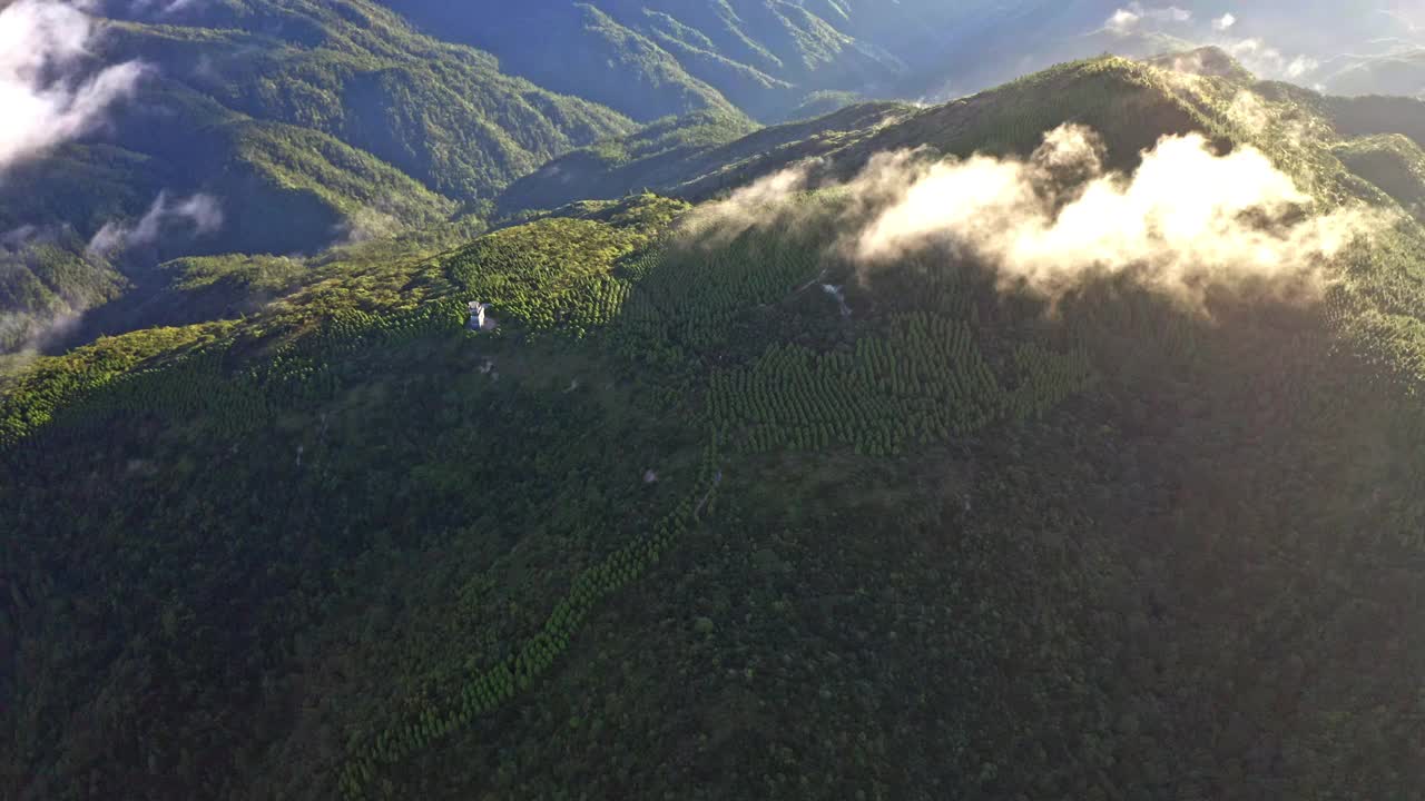 山脉鸟瞰图视频素材