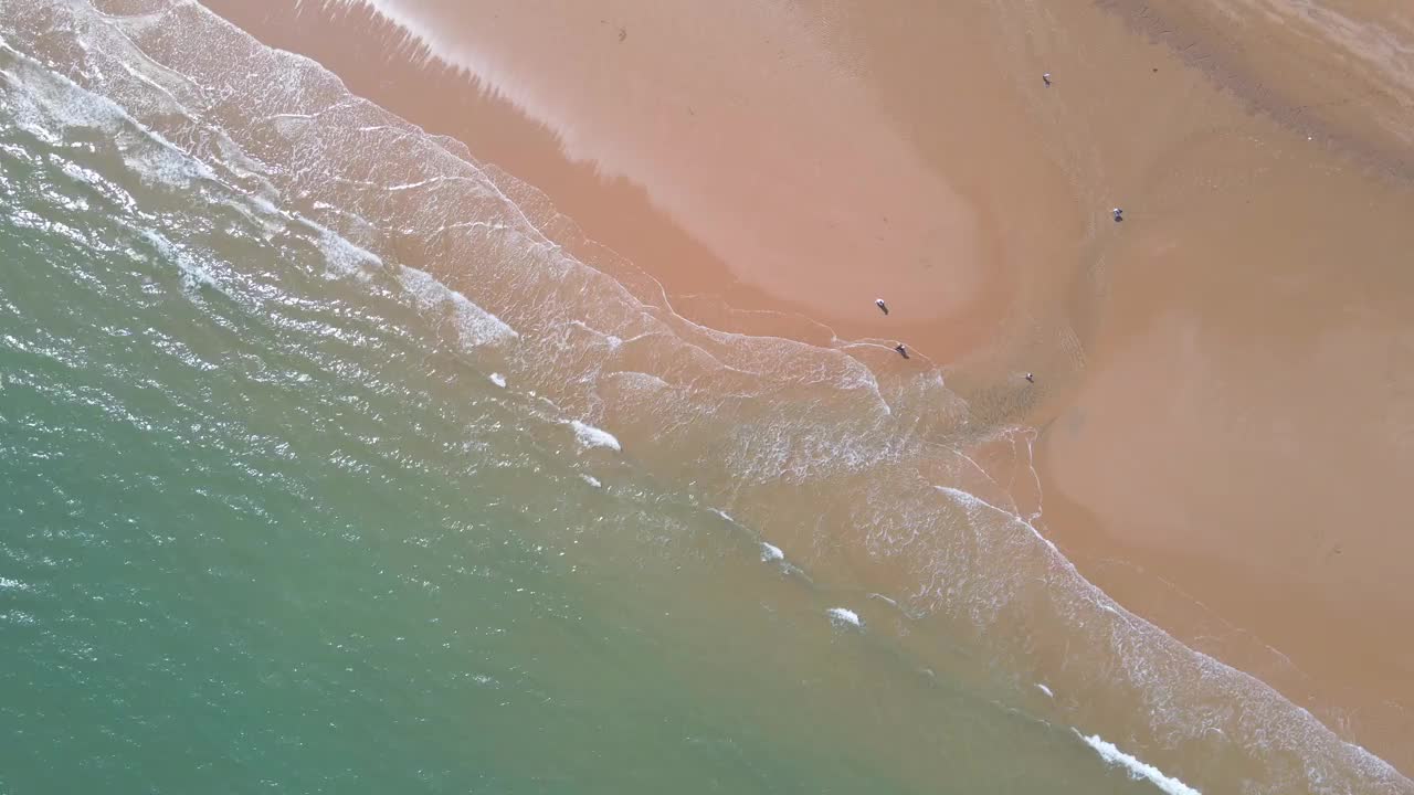 航拍海滨沙滩海浪自然风光视频素材