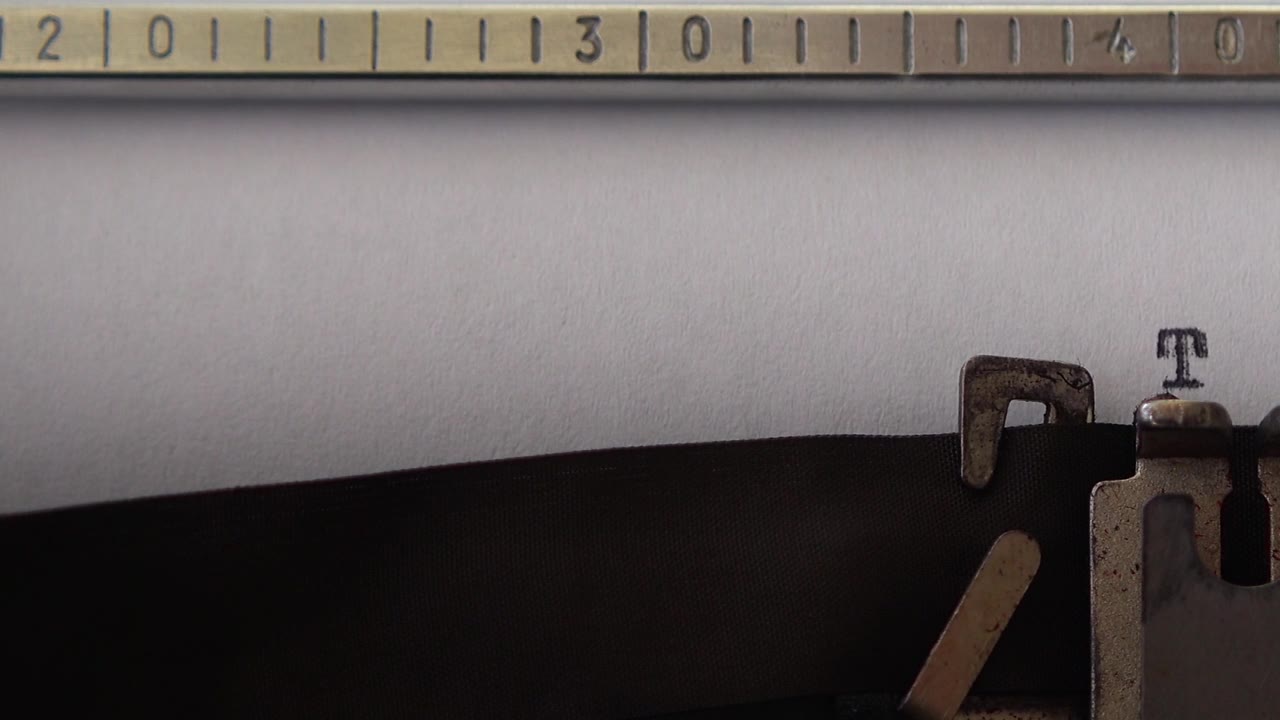 打字用语将在老式打字机上继续。关闭了。视频素材画面1