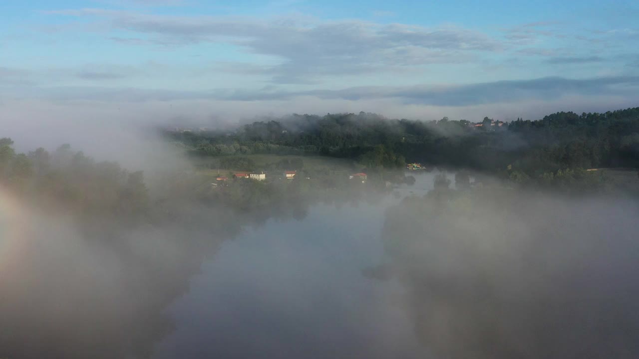 布拉加河的无人机视野。宁静、放松、冥想、独处、自然美的概念视频素材