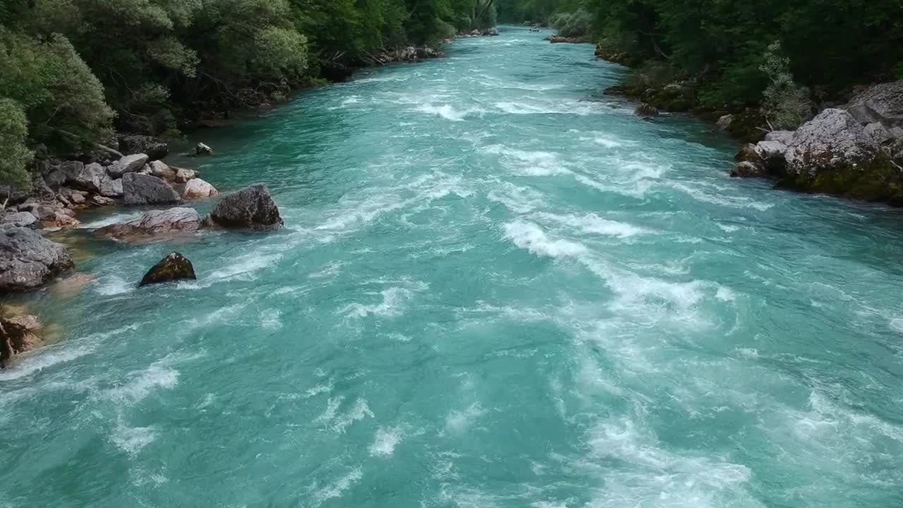 白水河漂流无人机的观点视频素材